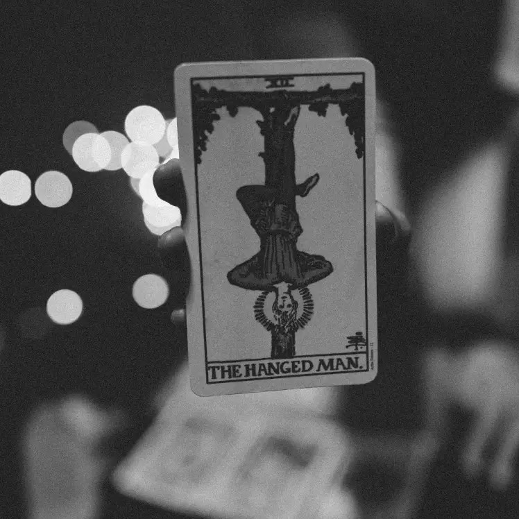 Hanged man tarot card